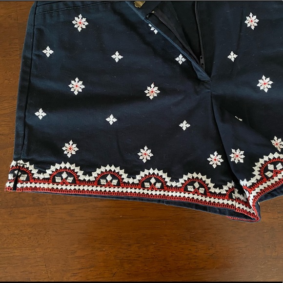 LOFT 4” Seem Shorts - Picture 2 of 5